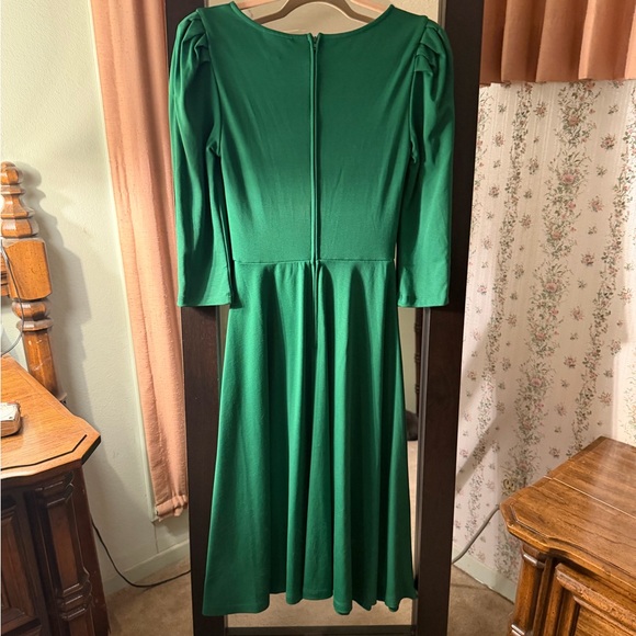 Unique Vintage Emerald Long Sleeve Dress BNWOT - Picture 3 of 3